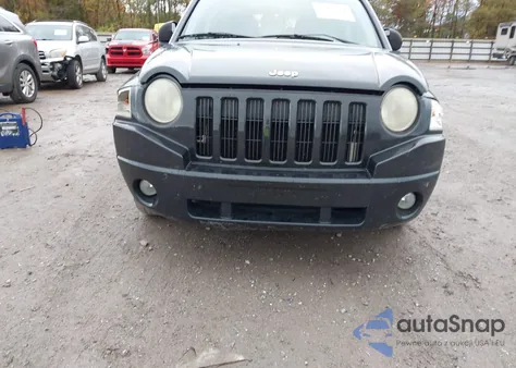 2010 Jeep Compass Sport z USA, uszkodzony, nr VIN 1J4NT4FA7AD514369